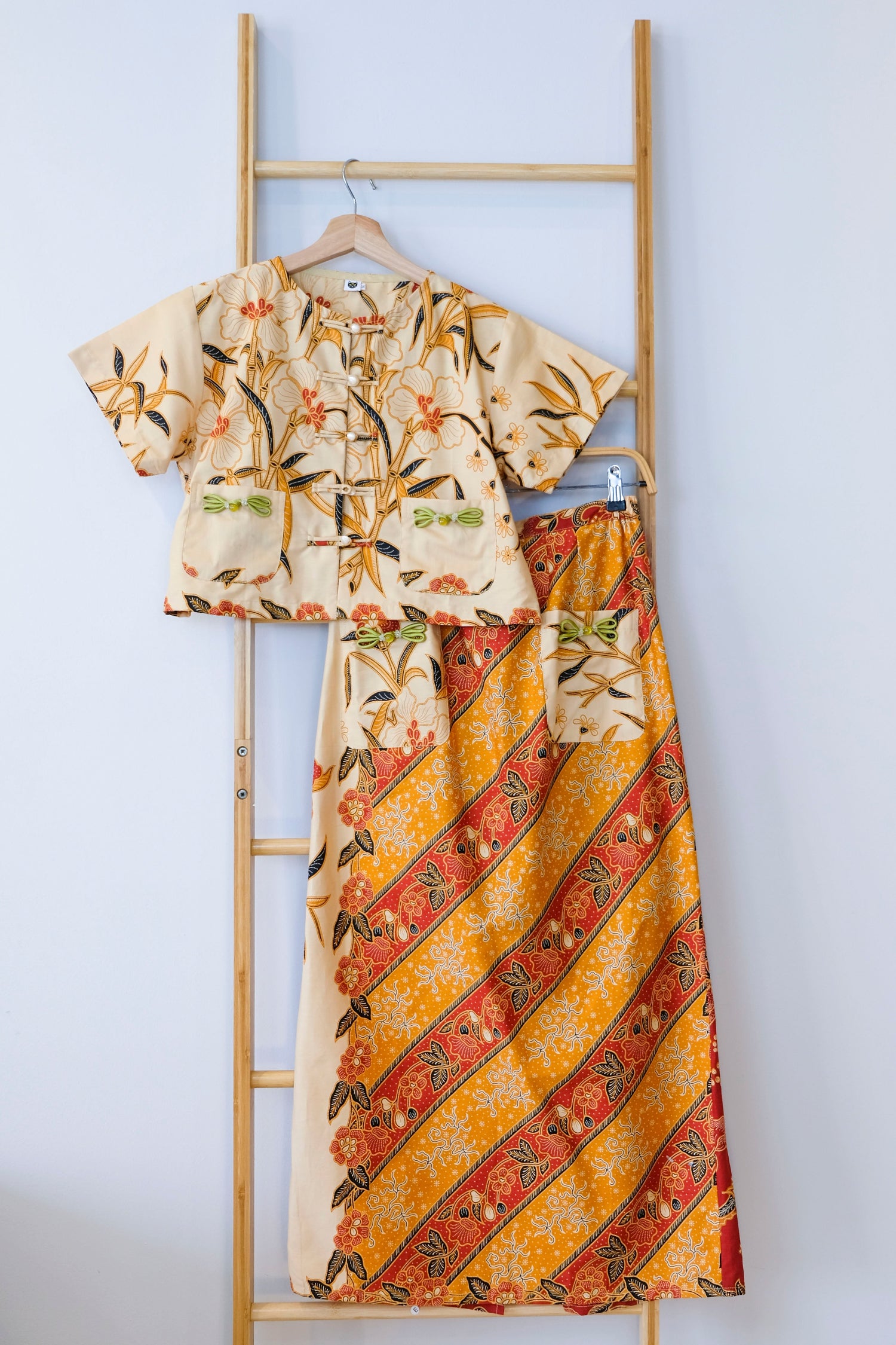 Malaysia_Batik_Attire_Top_Women