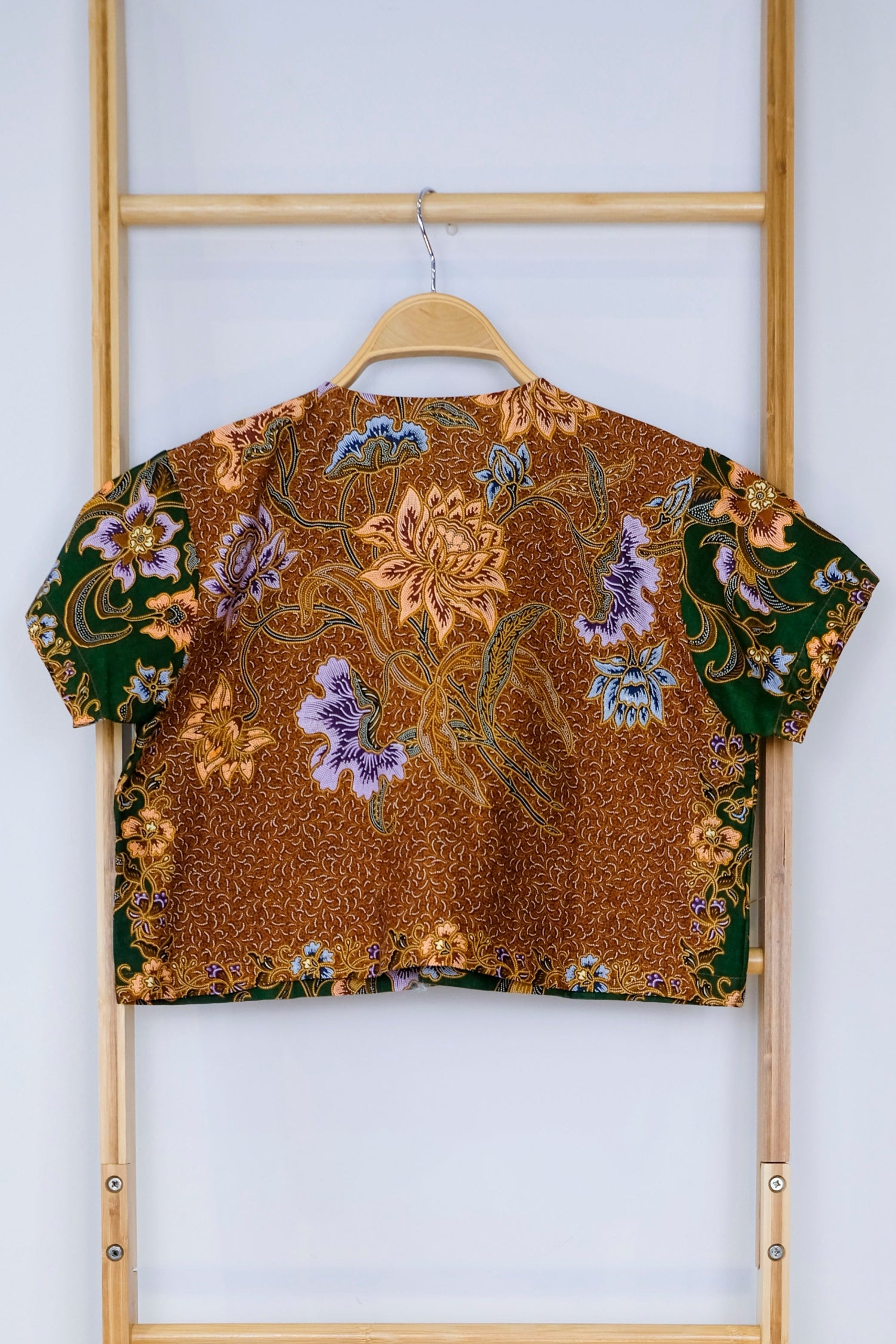 Malaysia-Batik-Attire-Top-Women
