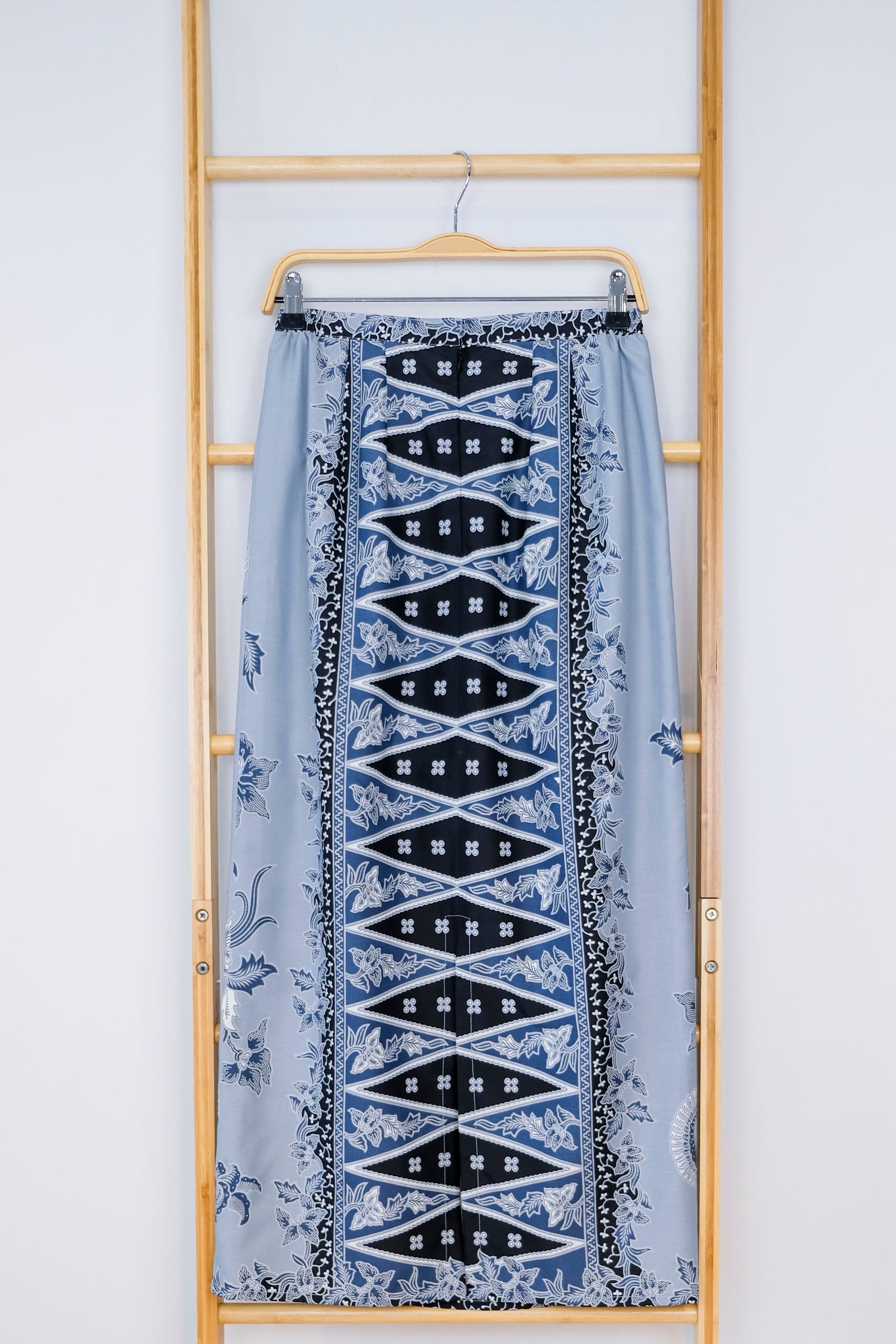 Malaysia-Batik-Attire-Top-Skirt-Women