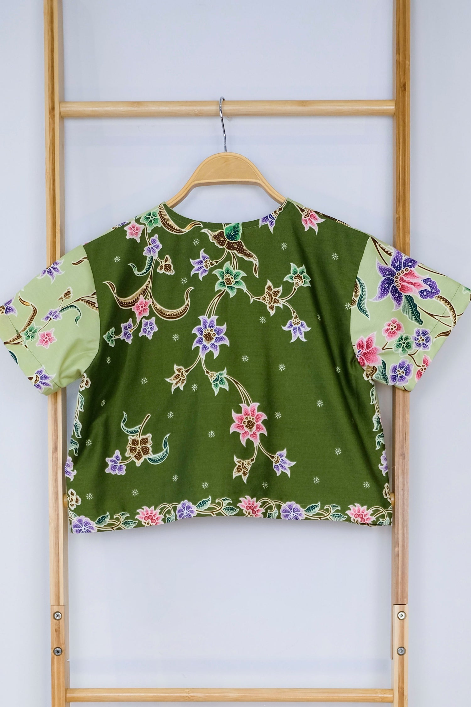 Malaysia-Batik-Attire-Top-Women