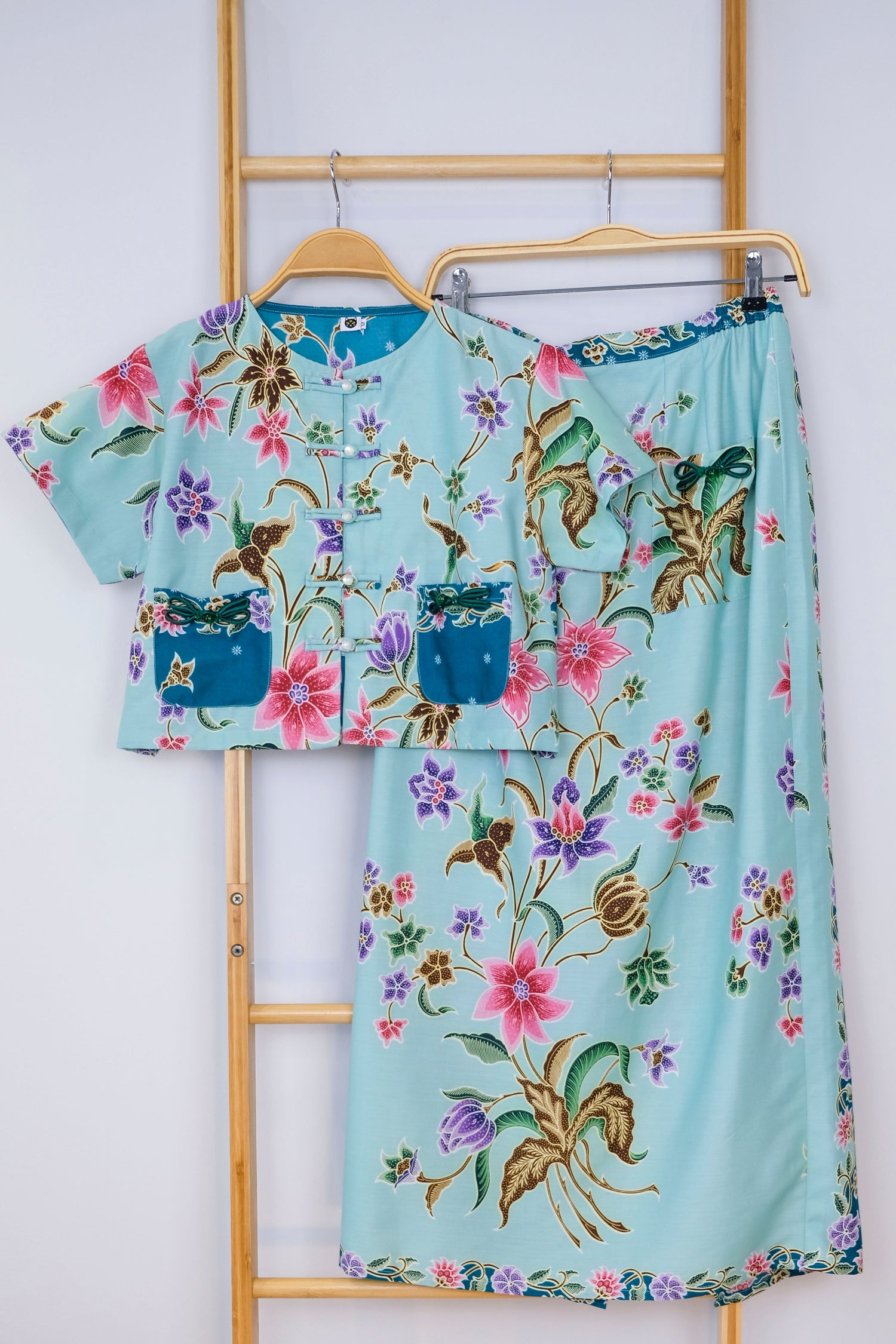 Malaysia-Batik-Attire-Top-Skirt-Women